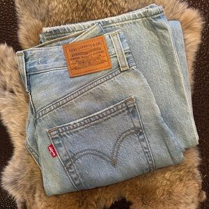 Levi's premium rib cage straight ankle jeans EUC